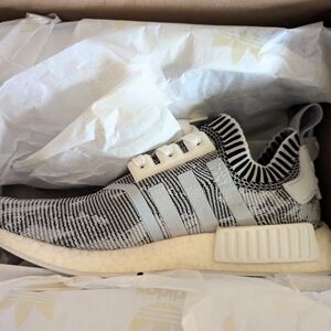 2017 Adidas NMD_R1 Primeknit Glitch Camo ‘Oreo’ BY1911 Men’s Size 7.5 Brand New